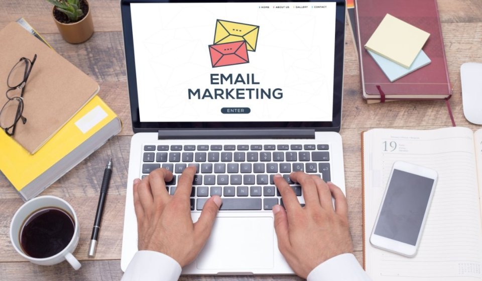 what is a mid cycle marketing email